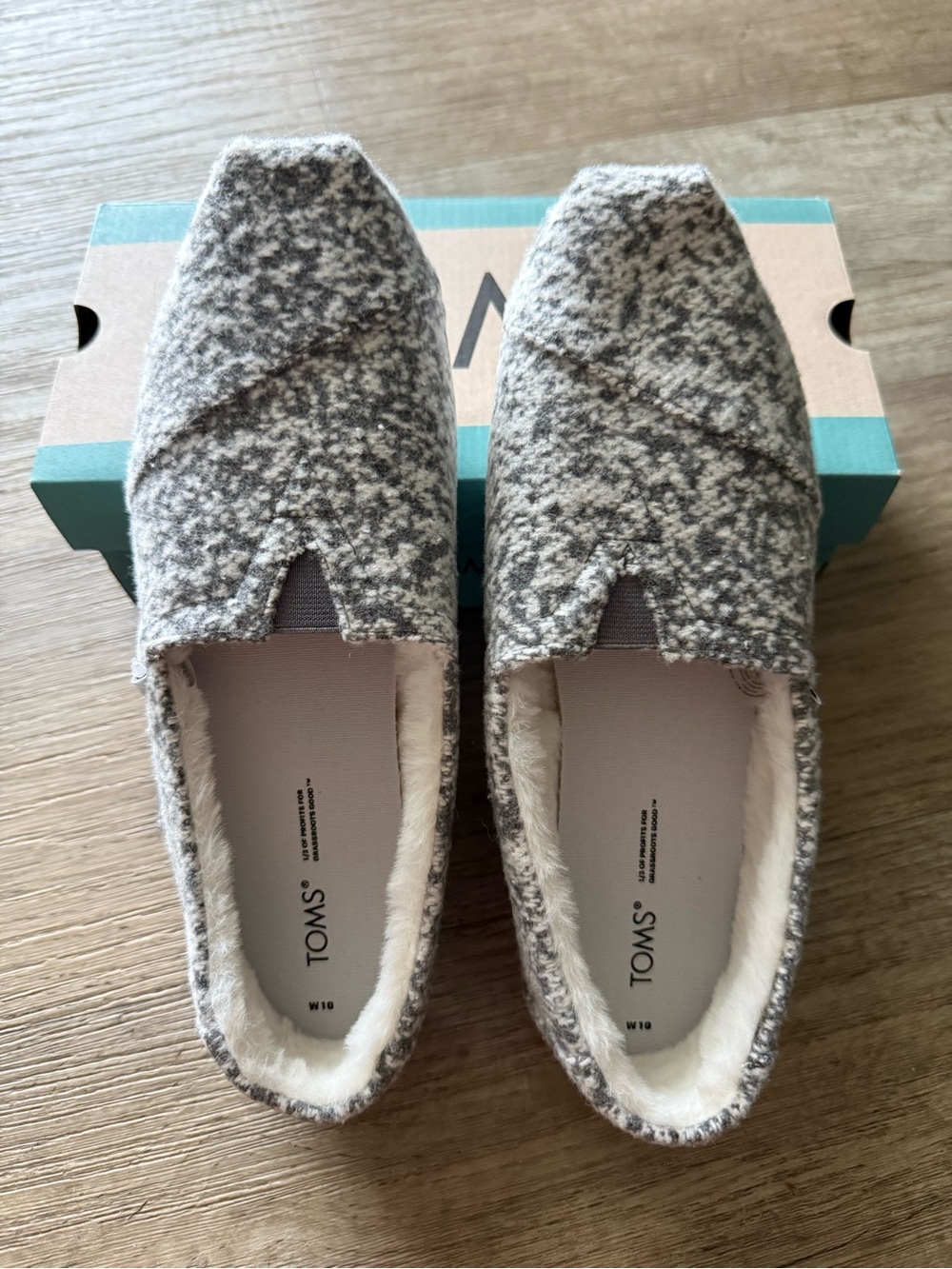 TOMS Embroidered Christmas Tree with Faux Fur Alpargata Shoes Women’s Size 10